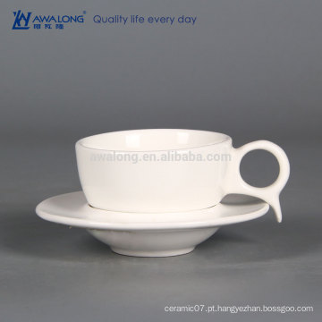 Hot sale white bone china xícara de café e saucers Custom Impresso bonito cerâmica chá xícaras e Saucers